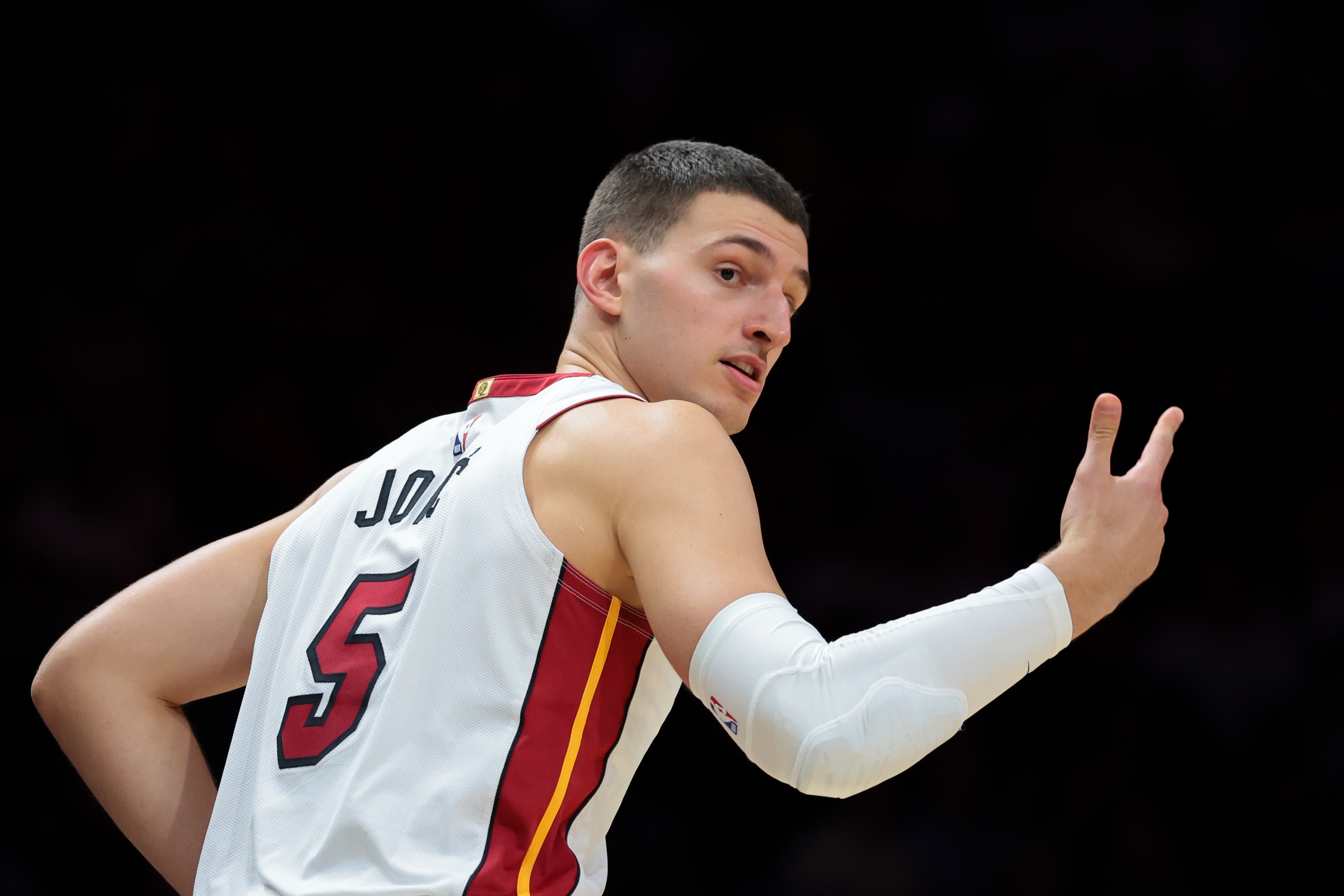 c7-三分7中1！斯波：希望约维奇打得更果断更有自信 必须展现出韧性